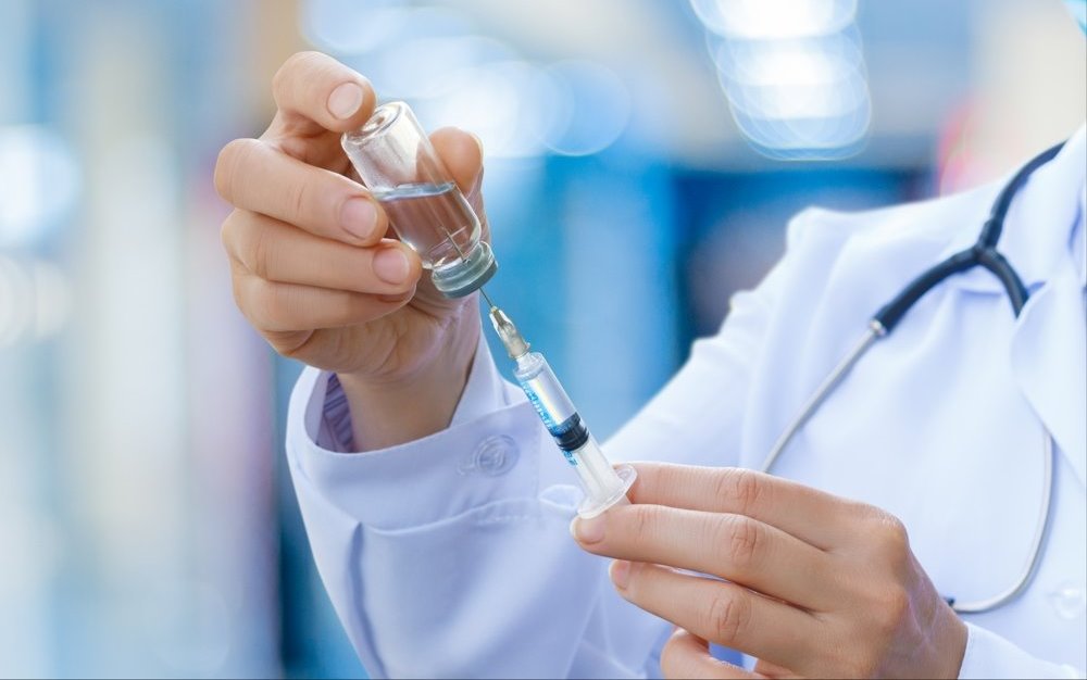 Вакцинация в Висагинасе: в больнице на прививку от Covid-19 согласилась треть персонала, в первой «партии» привитых врачей – 2 заболевших