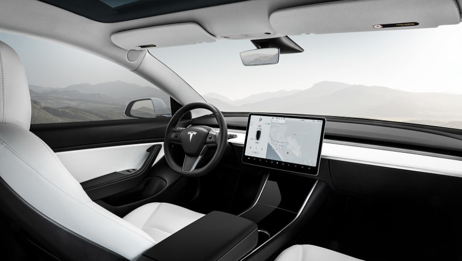Самоуправление планирует потратить более 100 тыс евро на покупку новых авто